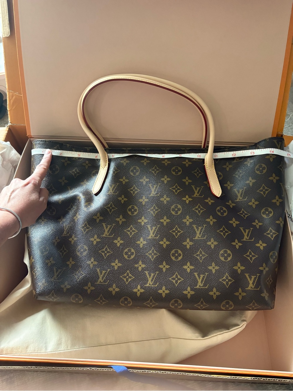 Louis Vuitton Monogram Tote with Natural Vachetta Handles - Picture 2 of 15